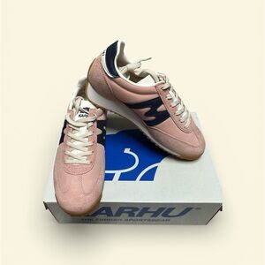 Karhu Women's Pink Sneakers